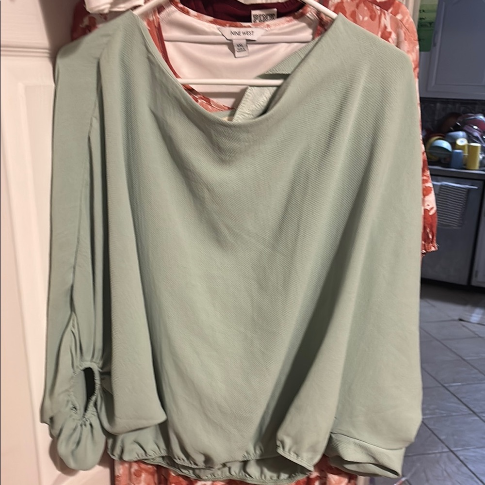 Women's Mint Green Top
